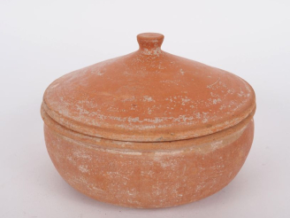 Vente aux enchères Bol romain en céramique beige. D. 16 cm. Expert : Jean-Sylvain Caillou