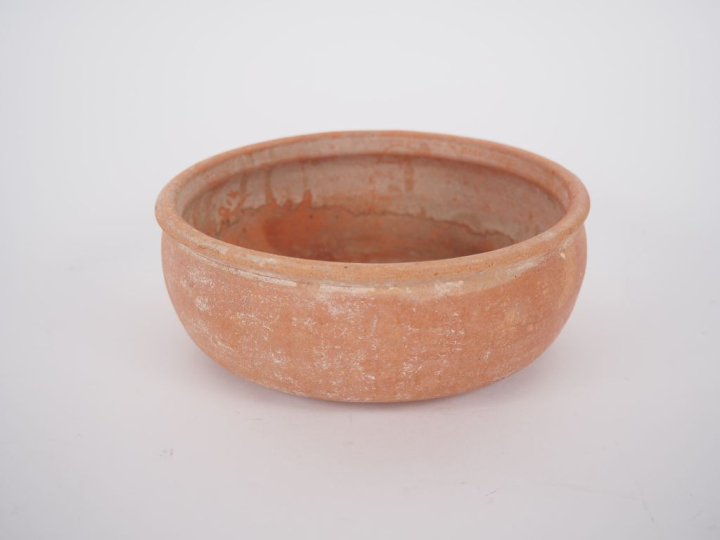 Bol romain en céramique beige. D. 16 cm. Expert : Jean-Sylvain Caillou