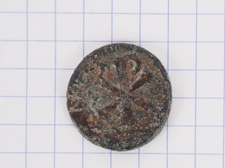 Vente aux enchères Monnaie romaine du IVs. Apr. J.-C. Avec le chrisme au revers.