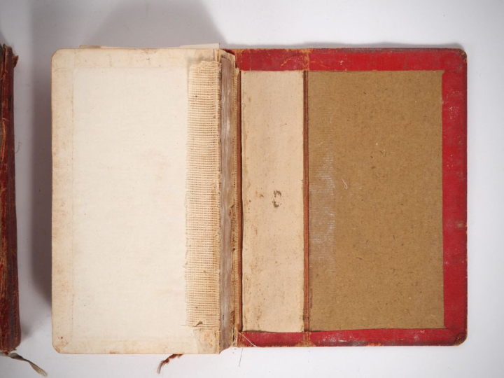MICHELIN. Lot de deux Guides rouges (1927/1932). (Mauvais état).