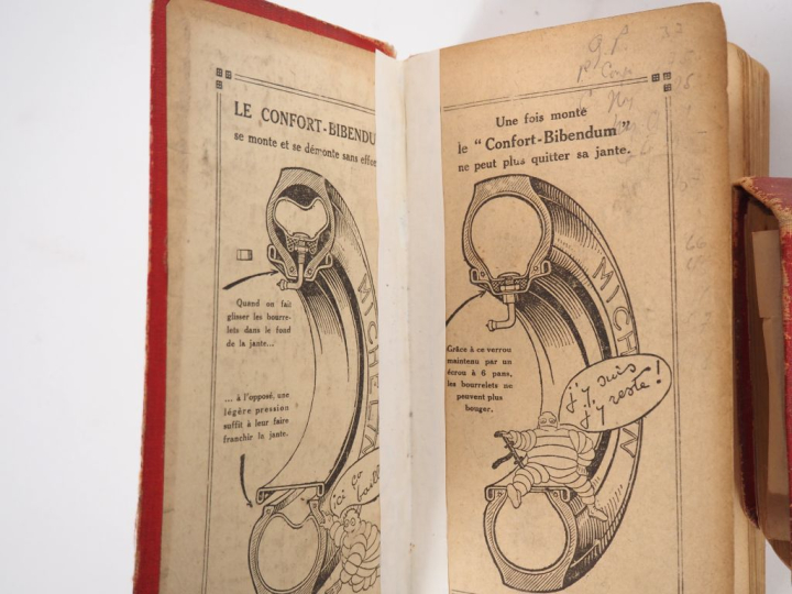 MICHELIN. Lot de deux Guides rouges (1927/1932). (Mauvais état).