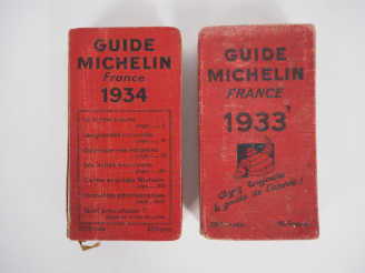 Vente aux enchères MICHELIN. Lot de deux guides rouges. (1933/1934) (Accidents et frottem