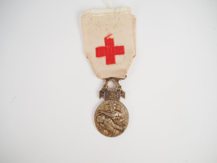 FRANCE Ensemble comprenant :  -Médaille de la Reconnaissance française