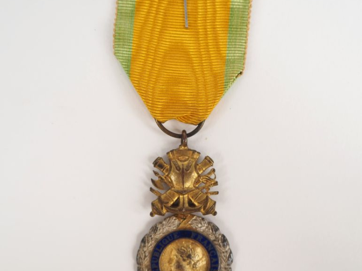 Médaille militaire IIIe République. En argent, vermeil et émail (éclat