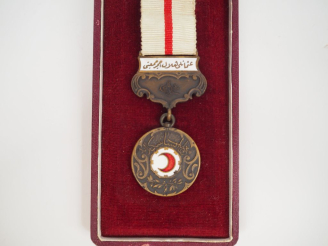 Vente aux enchères EMPIRE OTTOMAN  Médaille de bronze du Croissant rouge.  En bronze et é