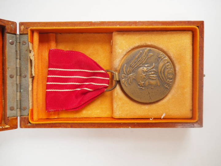 USA  Médaille de la Liberté.  En bronze.  Présentée dans l’écrin de la