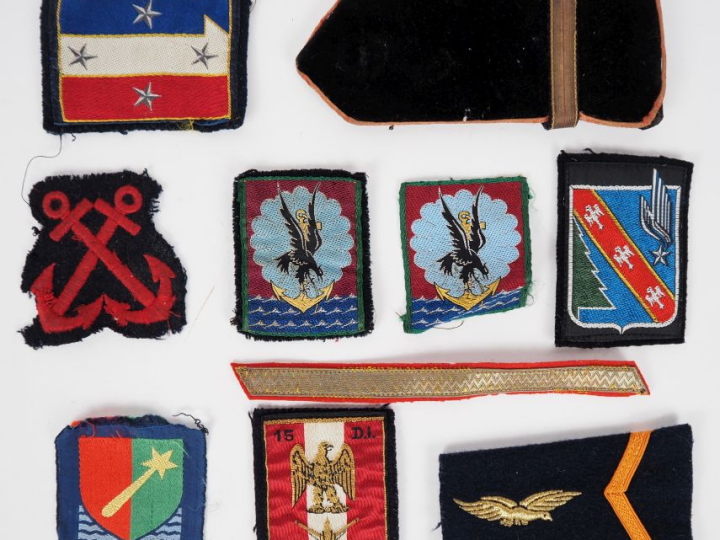 Lot d’insignes français tissu époque après-guerre.