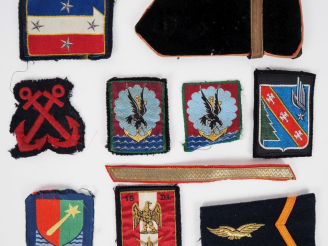 Vente aux enchères Lot d’insignes français tissu époque après-guerre.