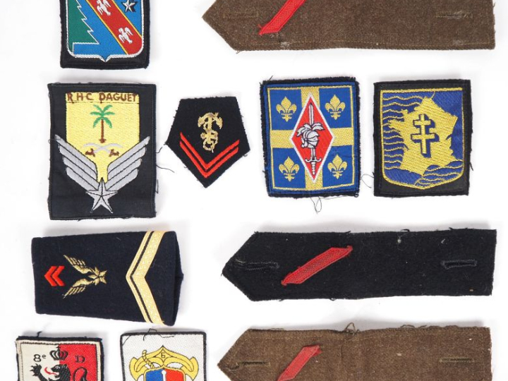 Lot d’insignes français tissu époque après-guerre.