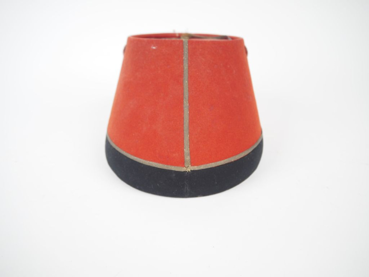 Shako de sous-lieutenant du 35e de ligne modèle 1868.  Fut recouvert d