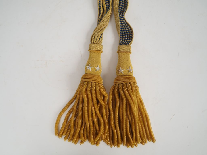 Ceinture écharpe de général de brigade.  En filé or et bleu. Glands à 