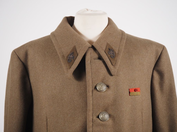 Ensemble d’un officier d’intendance :  -Vareuse de lieutenant de l’Int