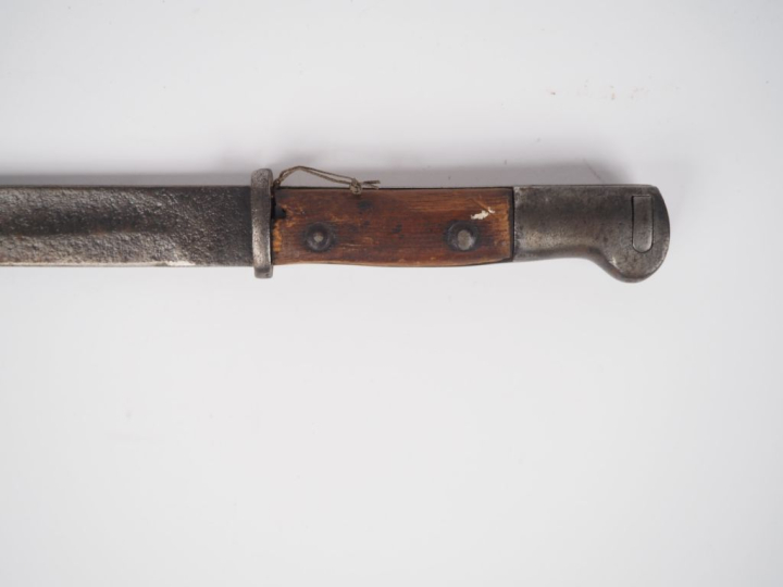 Deux baïonnettes :  -Baïonnette allemande type 84-98. EM. SF. Longueur