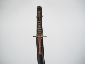 Vente aux enchères Sabre Wakizashi.  Poignée recouverte de galuchat avec tressage et menu