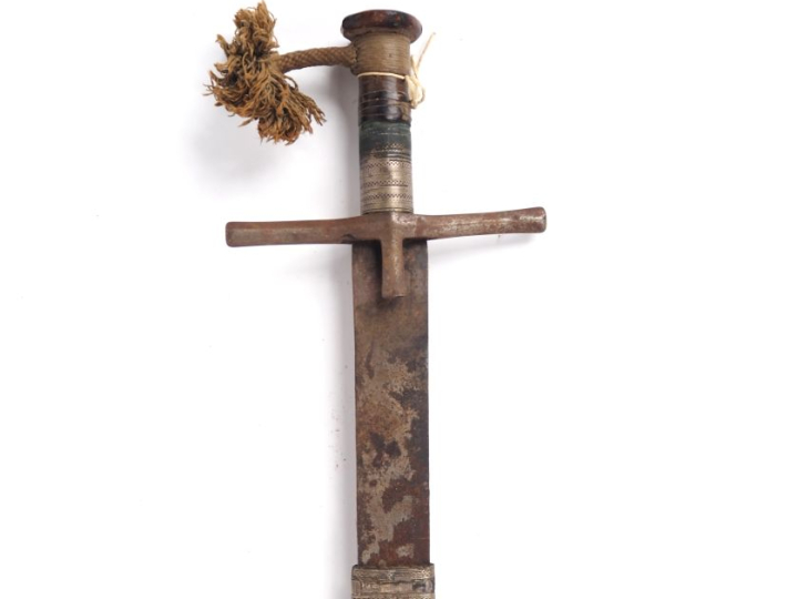 Épée africaine de type « Kaskara »  Poignée recouverte de métal argent