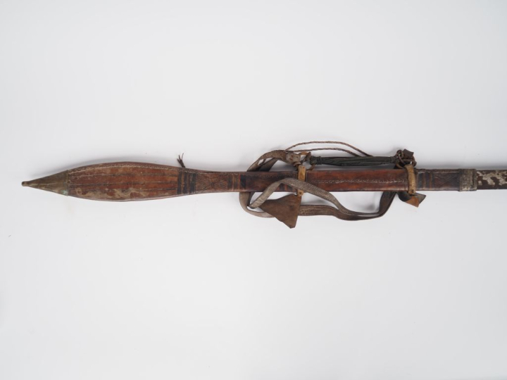 Épée africaine de type « Kaskara »  Poignée recouverte de métal argent
