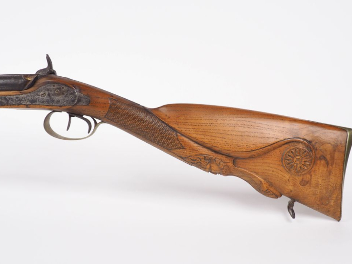 Fusil de chasse à percussion, deux coups.  Canons en table. Platines a