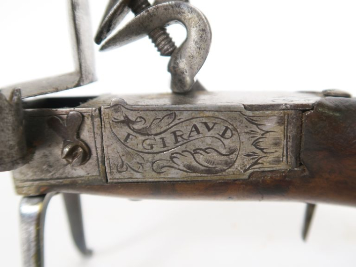Beau pistolet briquet à silex.  Mécanique visible côté droit avec chie