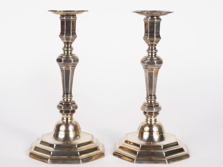 Paire de bougeoirs XVIIIème en argent 925  (bobèches probablement rapp