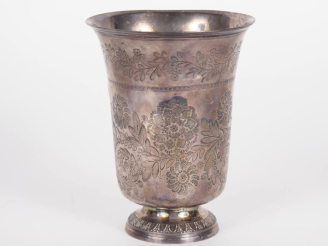Vente aux enchères Importante timbale Restauration de forme tulipe en argent 950, poinçon