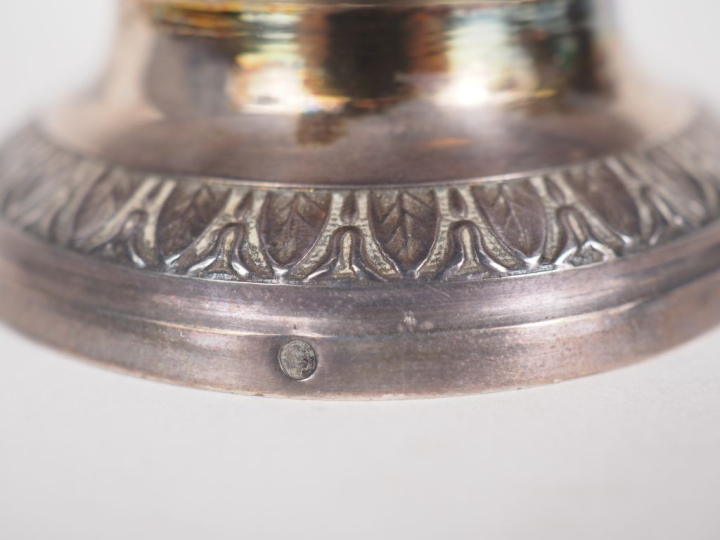 Importante timbale Restauration de forme tulipe en argent 950, poinçon