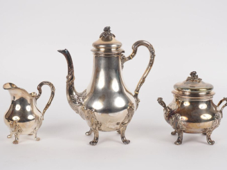 Vente aux enchères Service à café, trois pièces, Napoléon III de style Louis XV à décor d