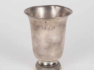 Vente aux enchères Timbale fin XVIIIème - début XIXème en argent 950, poinçon au 1er Coq.