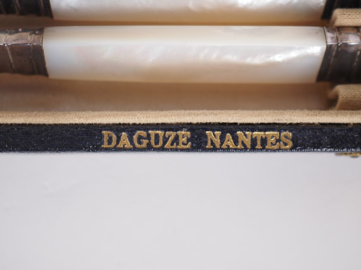 Service à dessert en nacre et argent 925, poinçon Minerve. Comprenant 