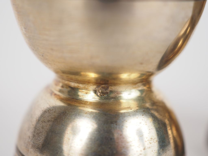 Paire de coquetiers de style Louis XVI en argent 925, poinçon Minerve,