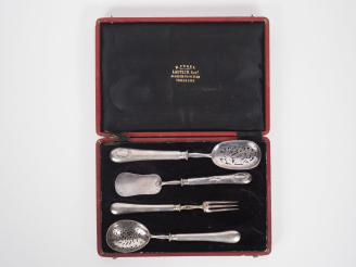 Vente aux enchères Service à hors d'œuvre Napoléon III en argent 925 et argent fourré, dé