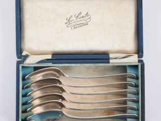 Vente aux enchères 6 petites cuillères en argent 925, modèle uniplat, poinçon Minerve Poi