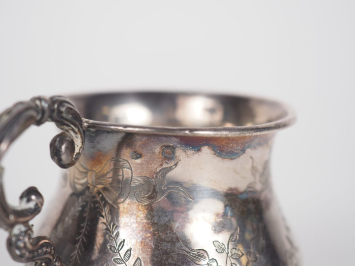 Pot à lait de style Louis XVI en argent 925, poinçon Minerve, à décor 