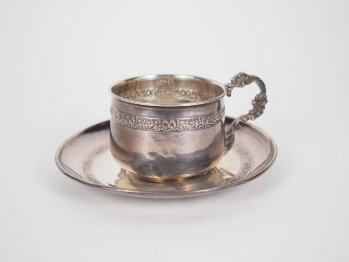 Tasse et sa sous-tasse de style Louis XVI en argent 925, poinçon Miner