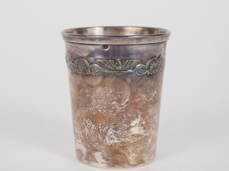 Vente aux enchères Ravissante timbale à fond plat de style Empire en argent 925, poinçon 