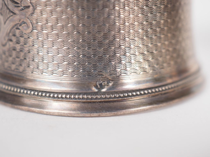 Paire de ronds de serviette en argent 925, poinçon Minerve, à décor de