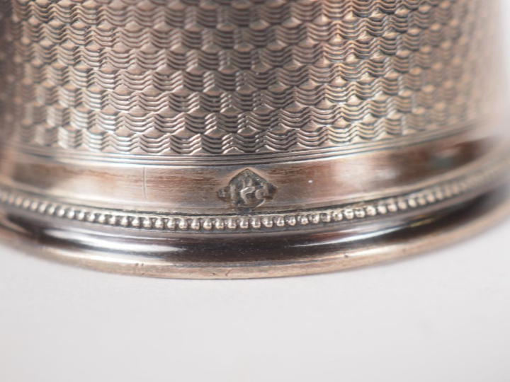 Paire de ronds de serviette en argent 925, poinçon Minerve, à décor de