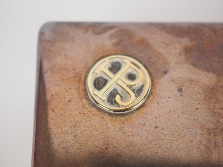 Coffret en argent anglais, à décor de monogramme.  Intérieur bois à de