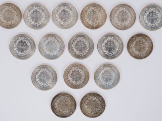 Vente aux enchères Ensemble comprenant :  - quatorze pièces de 50 Francs en argent, 1977.