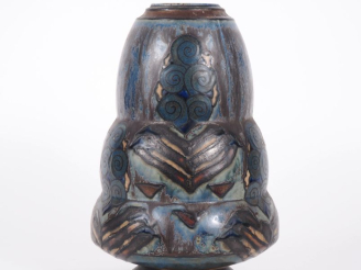 Vente aux enchères ODETTA à Quimper.  Vase Art Déco en grès polychrome, à décor de motifs