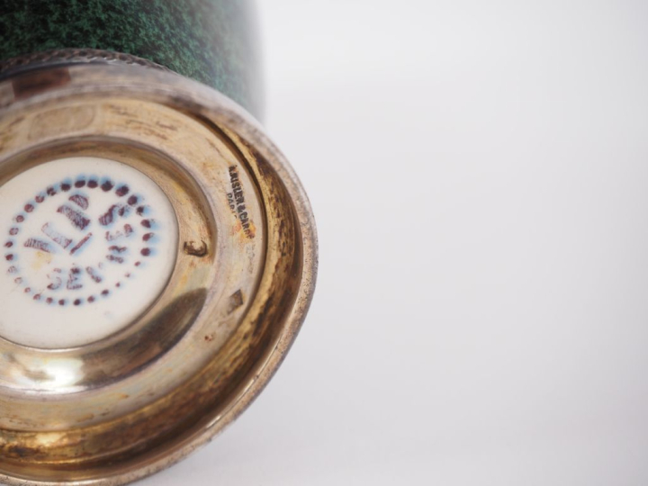 Paul MILLET à Sèvres. Vase en céramique vert moucheté, monture en arge