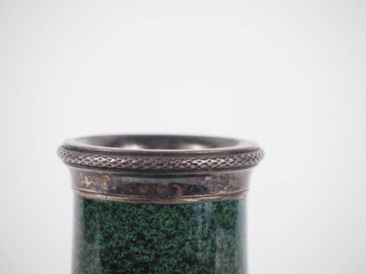Paul MILLET à Sèvres. Vase en céramique vert moucheté, monture en arge