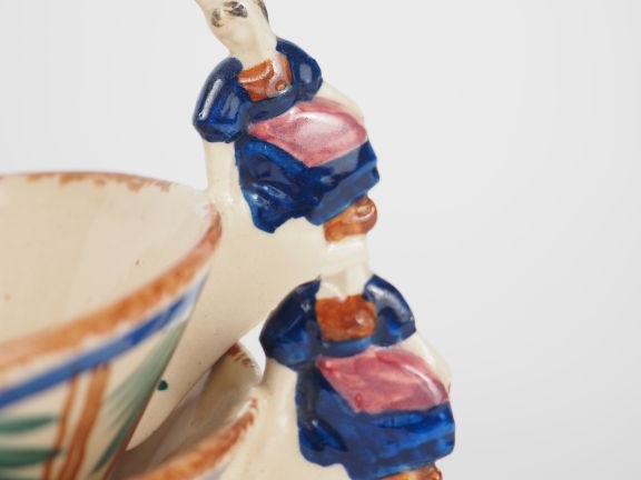 LA HUBAUDIERE à Quimper.  Tête à tête en faience polychrome, les anses
