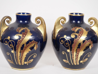 Vente aux enchères Paire de vases Art Déco en porcelaine de Limoges à décor de feuillage 