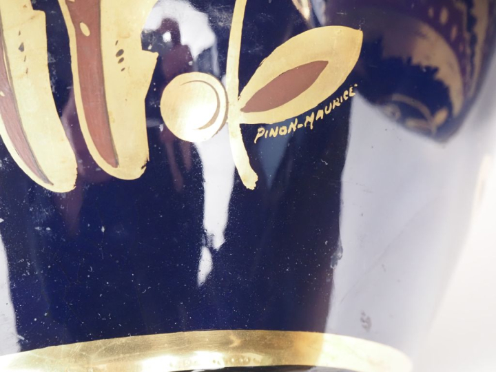 Paire de vases Art Déco en porcelaine de Limoges à décor de feuillage 