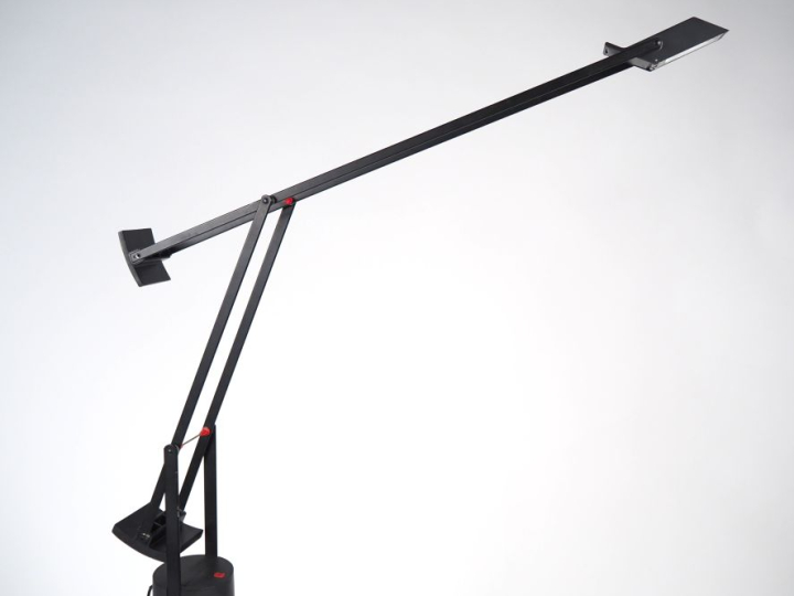 Lampadaire "Tizio" par Richard Sapper pour Artémide.