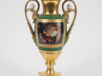 Vente aux enchères Vase XIXème en porcelaine de Paris, à décor dans des réserves sur fond