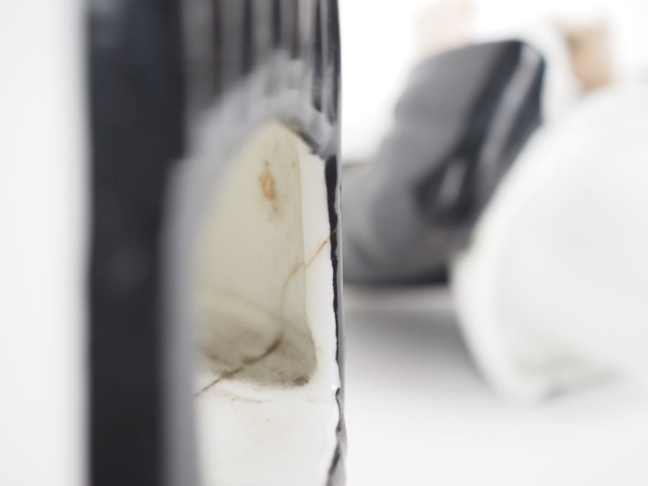 Veilleuse en porcelaine fin XIXème en forme de bonne sœur à la cornett