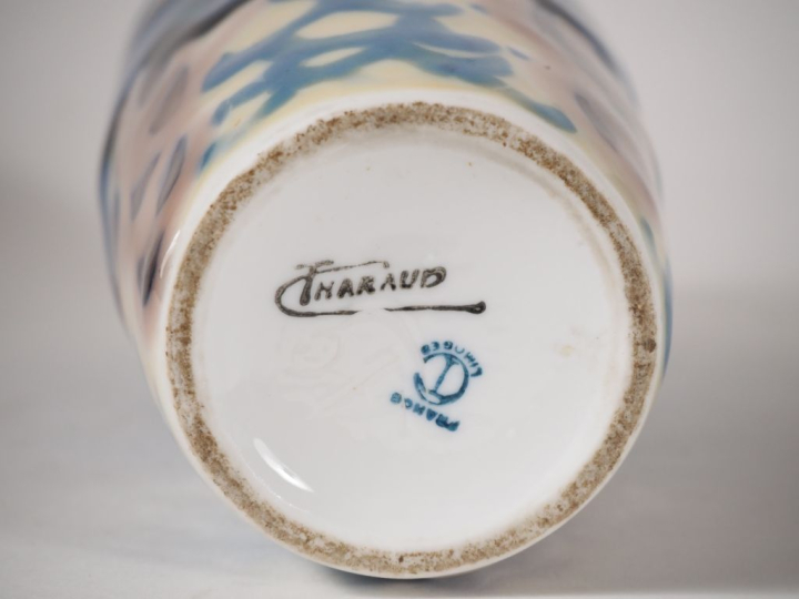 THARAUD.  Vase ovoide en porcelaine à décor polychrome de motif floral