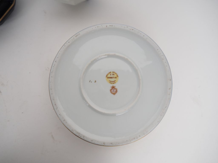 THARAUD.  3 bonbonnières en porcelaine, décor de personnages sur le co