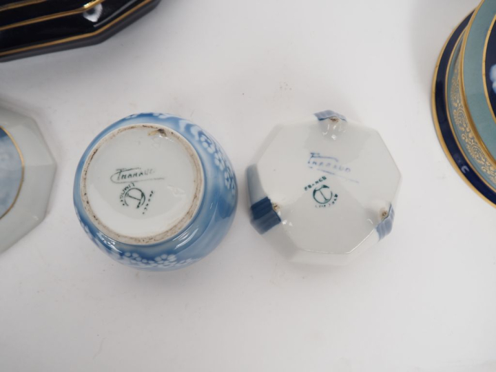 THARAUD.  3 bonbonnières en porcelaine, décor de personnages sur le co